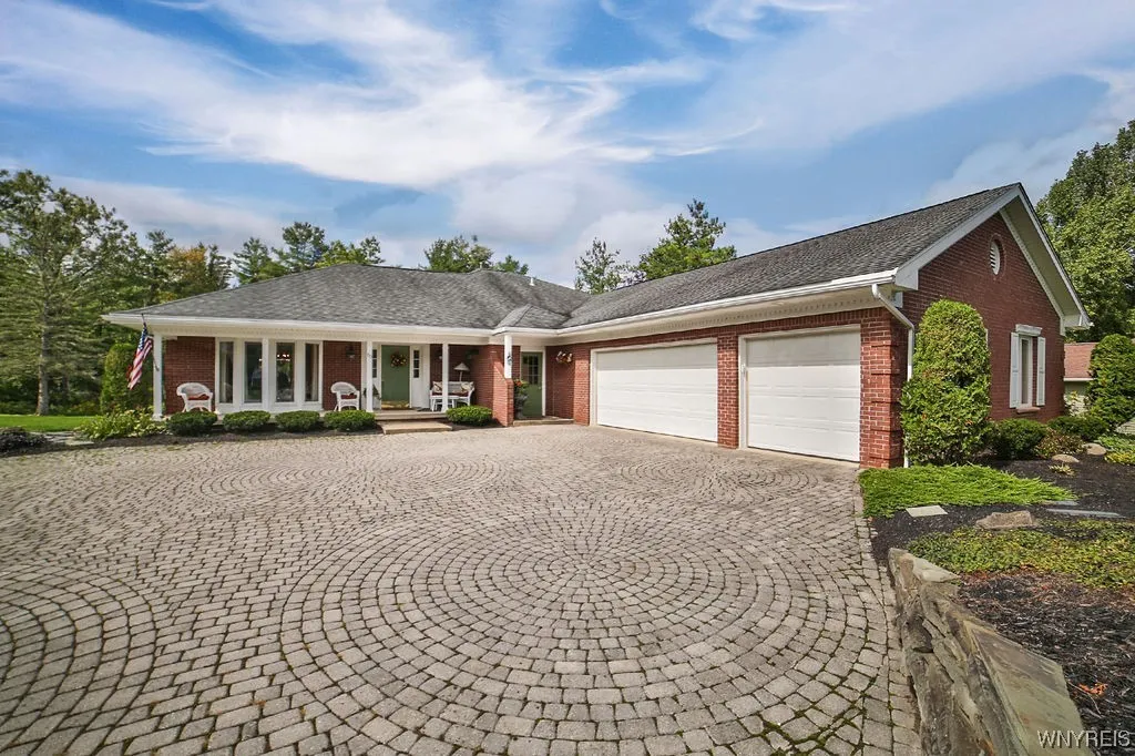 60 Willowbrook Drive, Orchard Park, New York 14127, Orchard Park, New York 14127, 3 Bedrooms Bedrooms, 8 Rooms Rooms,3 BathroomsBathrooms,Residential,Closed,60 Willowbrook Drive, Orchard Park, New York 14127,0,B1525050