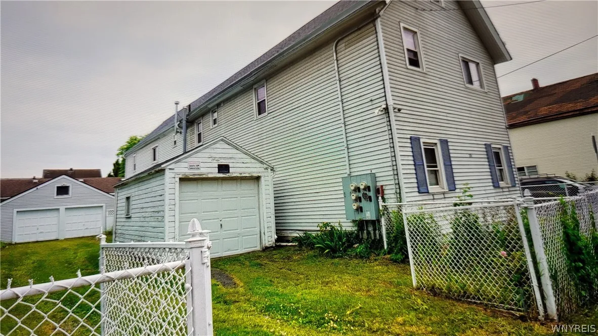 3 garage spaces to rent for extra income