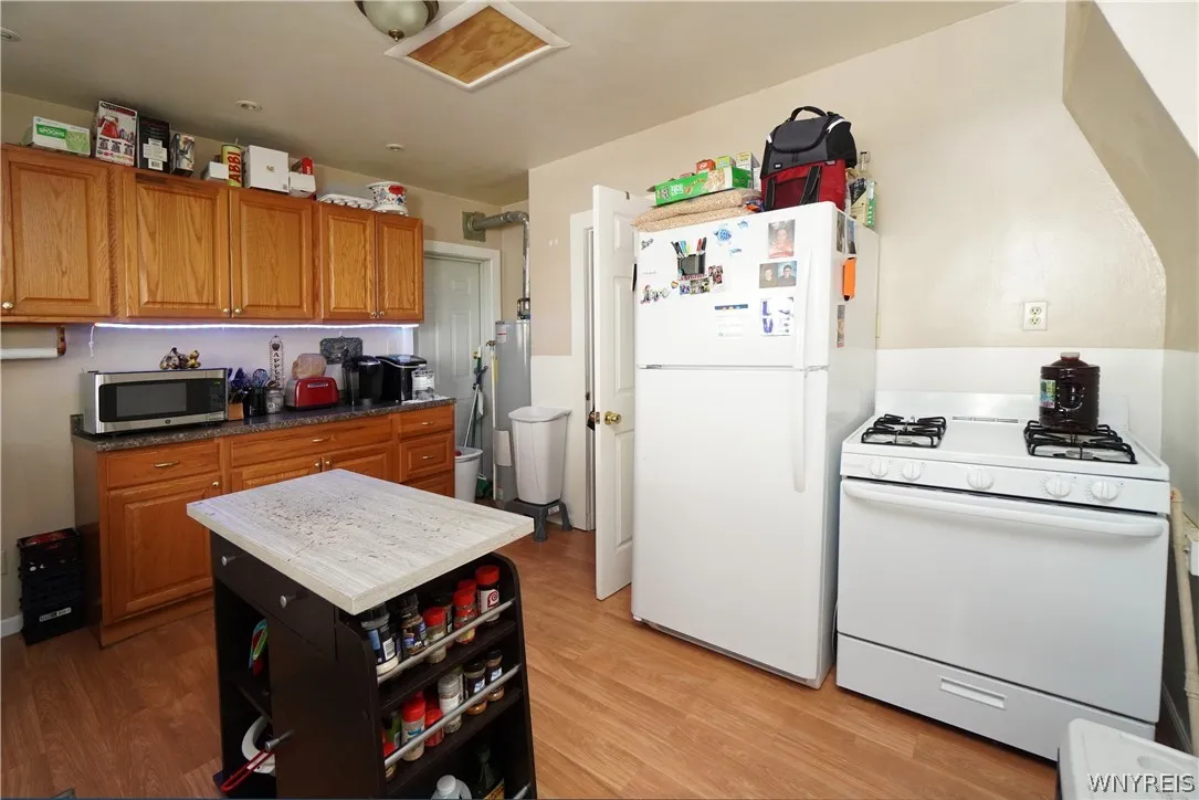 2ND KITCHEN