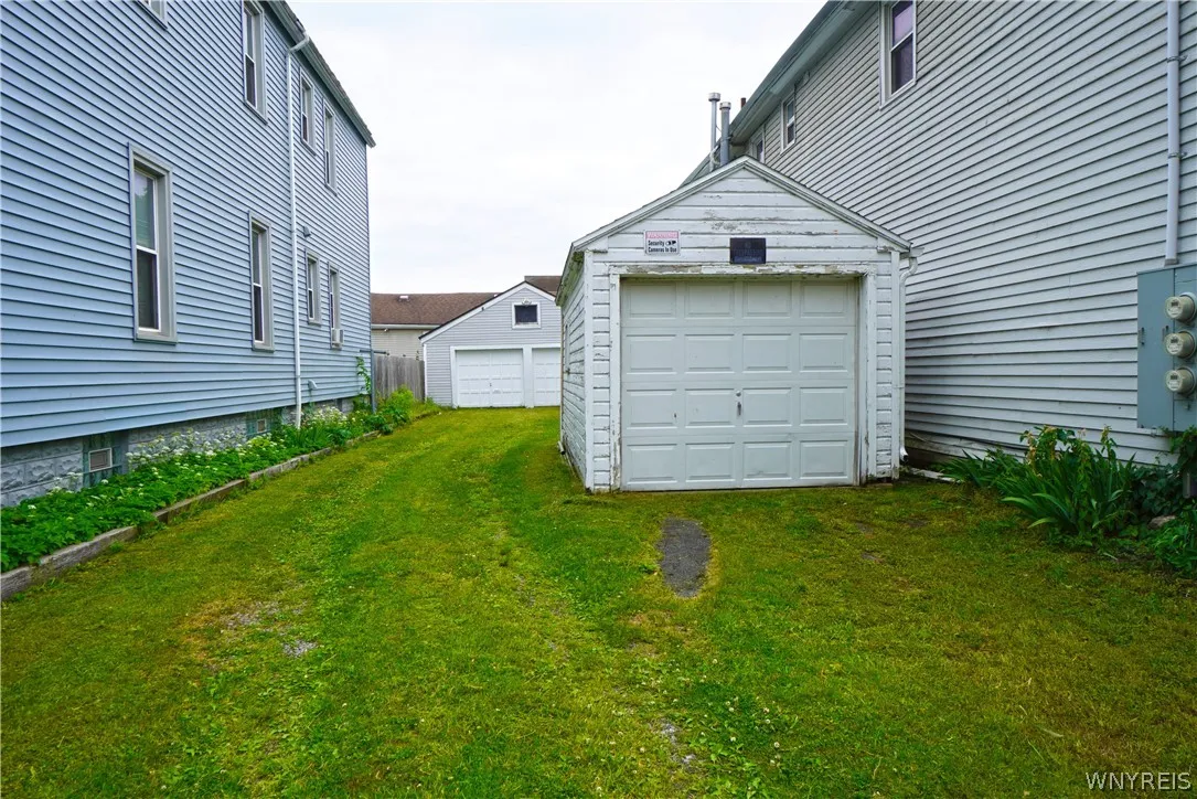 2 GARAGES TO RENT OUT- 3 GARAGE SPACES