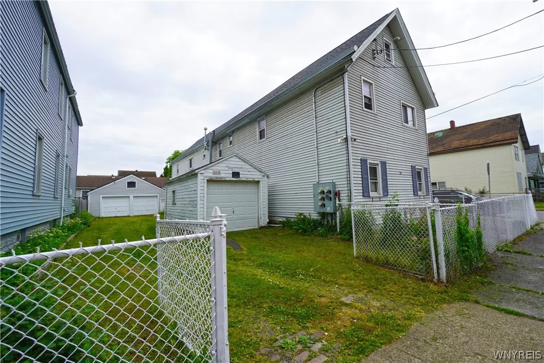 3 garages to rent out
