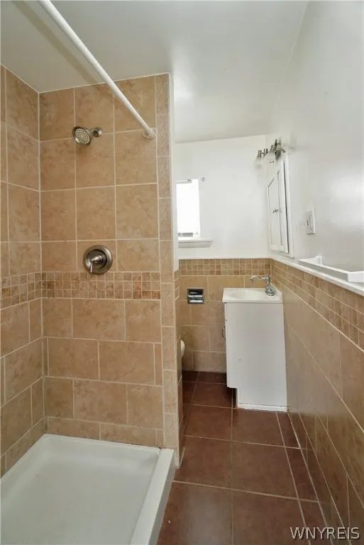 4TH UNIT BATH