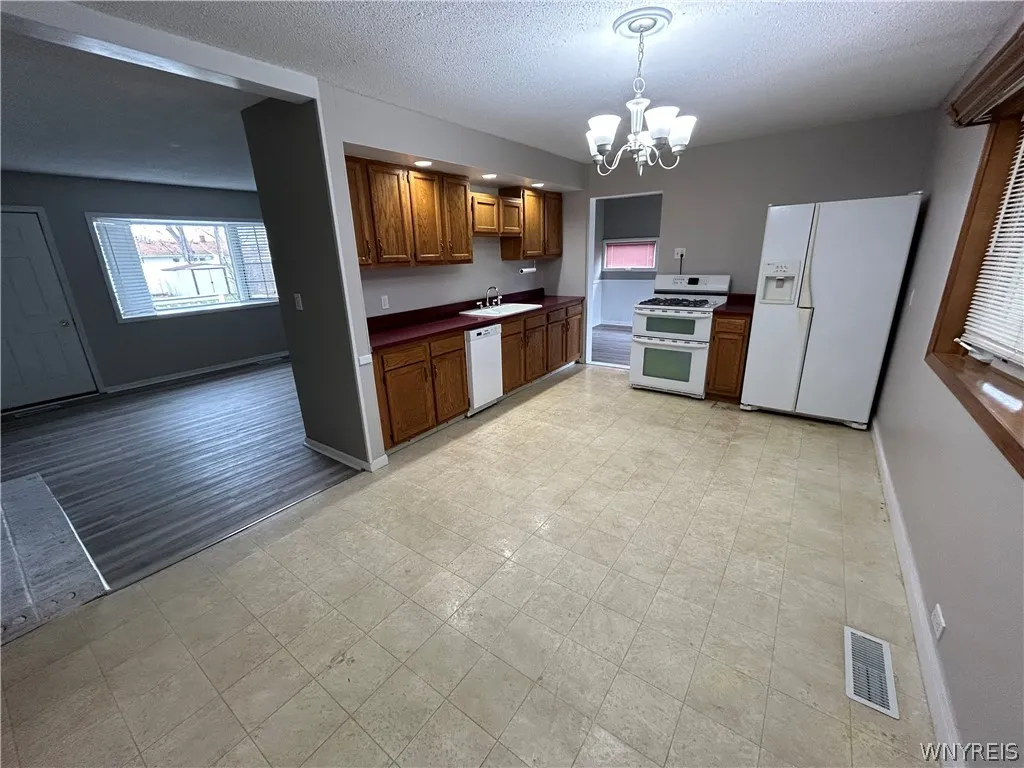 24 Glenhurst Road, Tonawanda-town, New York 14150, Tonawanda, New York 14150, 3 Bedrooms Bedrooms, 8 Rooms Rooms,1 BathroomBathrooms,Residential Lease,Closed,24 Glenhurst Road, Tonawanda-town, New York 14150,0,B1526952