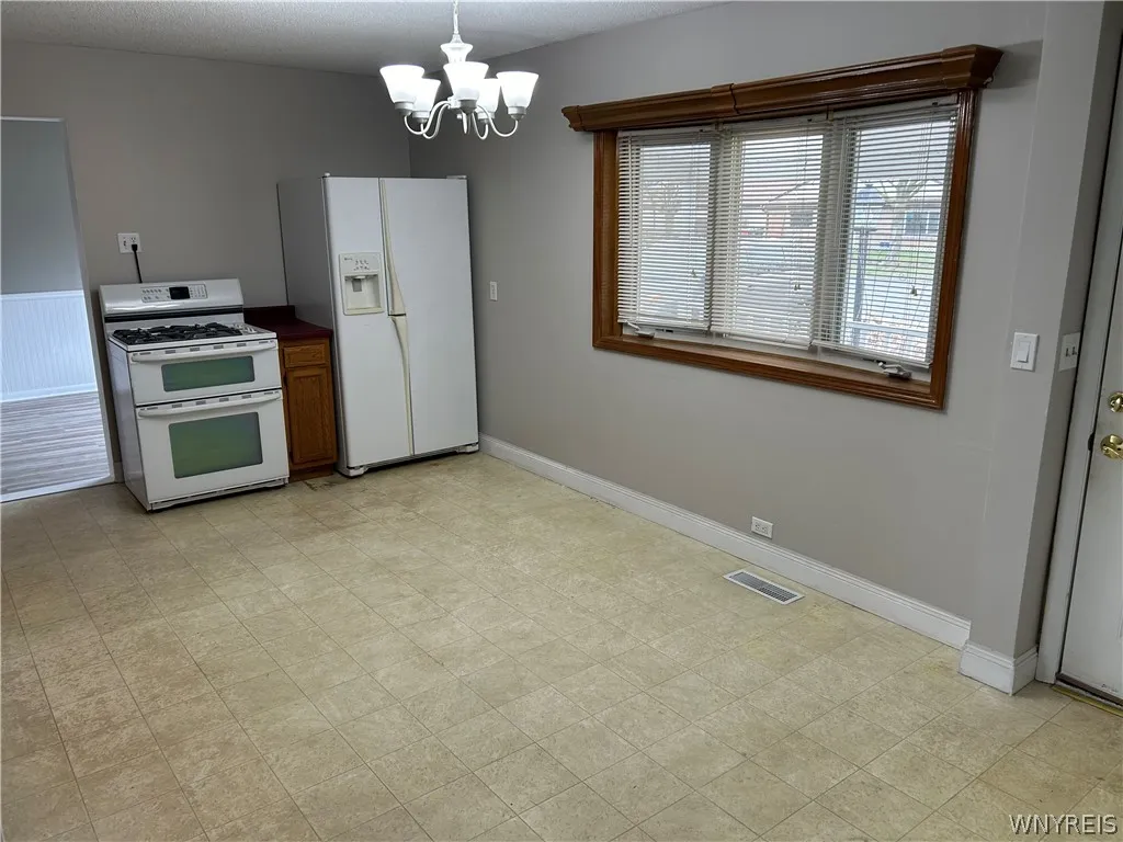 24 Glenhurst Road, Tonawanda-town, New York 14150, Tonawanda, New York 14150, 3 Bedrooms Bedrooms, 8 Rooms Rooms,1 BathroomBathrooms,Residential Lease,Closed,24 Glenhurst Road, Tonawanda-town, New York 14150,0,B1526952