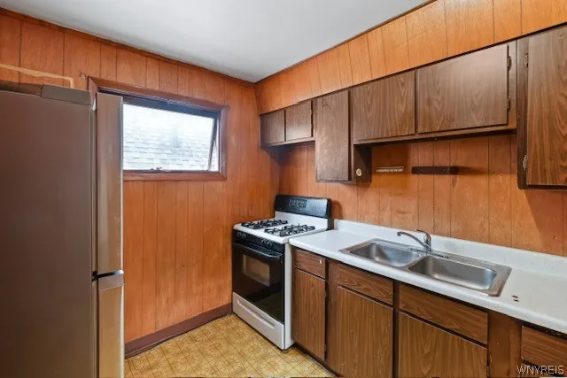 77 Heath (upper Apartment) Street, Buffalo, New Yo, Buffalo, New York 14214, 4 Bedrooms Bedrooms, 7 Rooms Rooms,1 BathroomBathrooms,Residential Lease,Closed,77 Heath (upper Apartment) Street, Buffalo, New Yo,0,B1527849