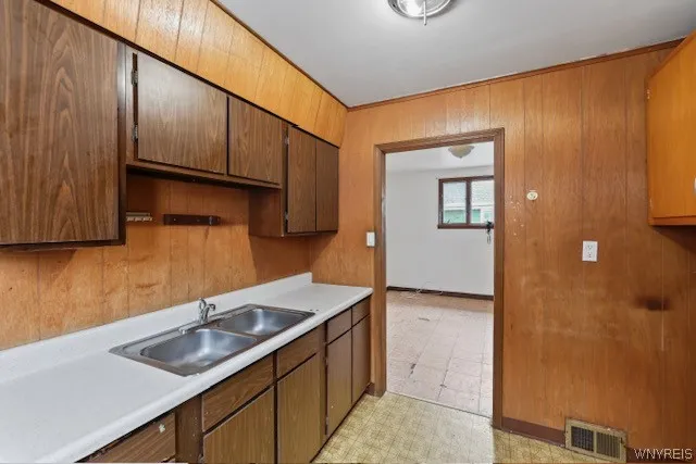 77 Heath (upper Apartment) Street, Buffalo, New Yo, Buffalo, New York 14214, 4 Bedrooms Bedrooms, 7 Rooms Rooms,1 BathroomBathrooms,Residential Lease,Closed,77 Heath (upper Apartment) Street, Buffalo, New Yo,0,B1527849