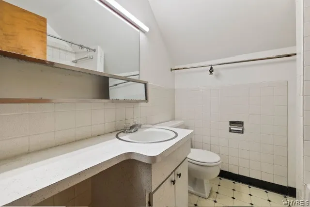 77 Heath (upper Apartment) Street, Buffalo, New Yo, Buffalo, New York 14214, 4 Bedrooms Bedrooms, 7 Rooms Rooms,1 BathroomBathrooms,Residential Lease,Closed,77 Heath (upper Apartment) Street, Buffalo, New Yo,0,B1527849