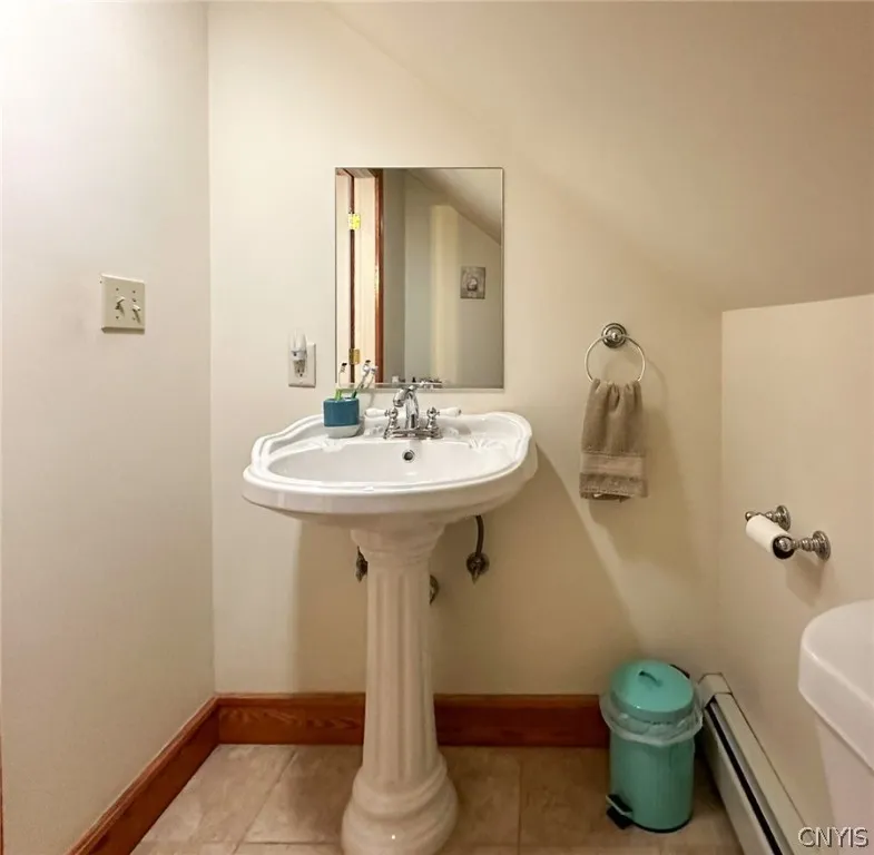 3rd floor 1/2 bathroom