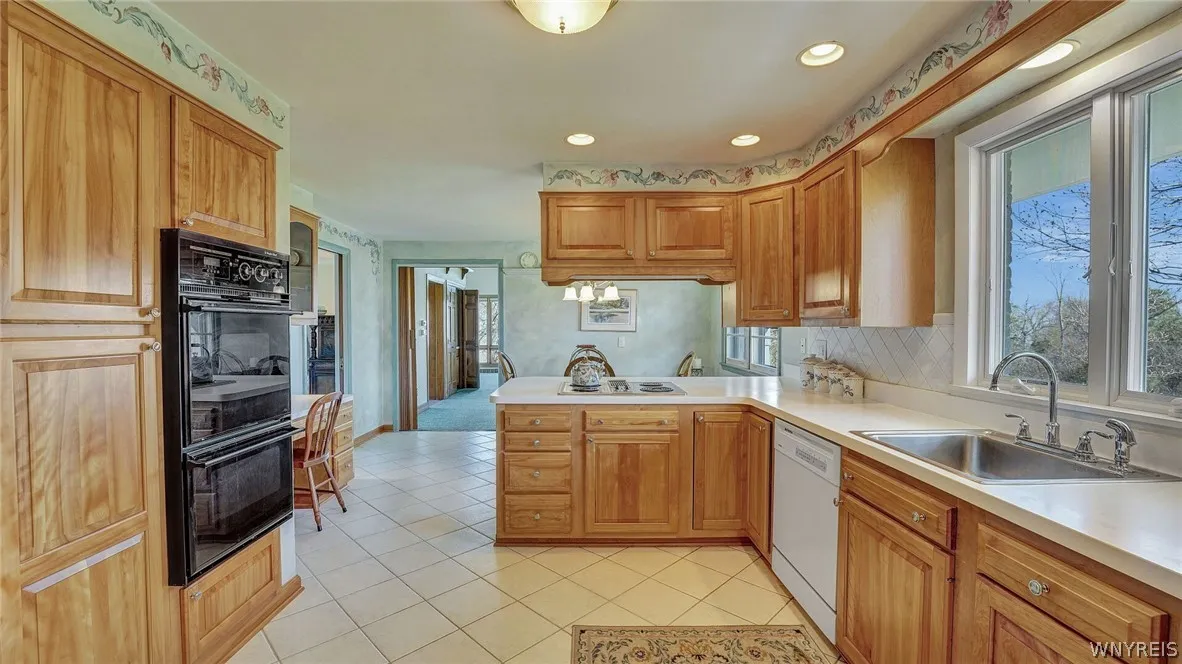 5890 Old Lake Shore Road, Hamburg, New York 14085, Hamburg, New York 14085, 3 Bedrooms Bedrooms, 7 Rooms Rooms,2 BathroomsBathrooms,Residential,Closed,5890 Old Lake Shore Road, Hamburg, New York 14085,0,B1531773