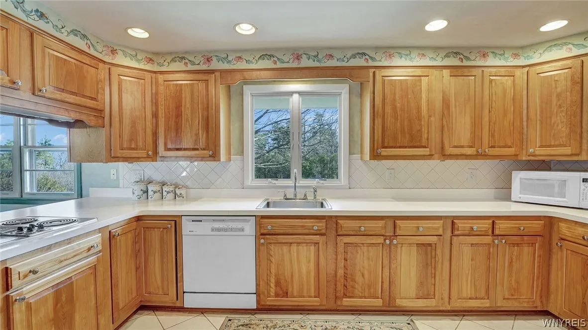 5890 Old Lake Shore Road, Hamburg, New York 14085, Hamburg, New York 14085, 3 Bedrooms Bedrooms, 7 Rooms Rooms,2 BathroomsBathrooms,Residential,Closed,5890 Old Lake Shore Road, Hamburg, New York 14085,0,B1531773