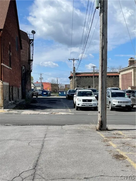 Dakin St. entrance