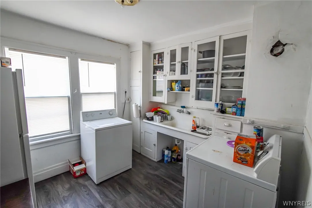 65 Sandrock Road, Buffalo, New York 14207, Buffalo, New York 14207, 6 Bedrooms Bedrooms, ,2 BathroomsBathrooms,Residential,Closed,65 Sandrock Road, Buffalo, New York 14207,0,B1534469