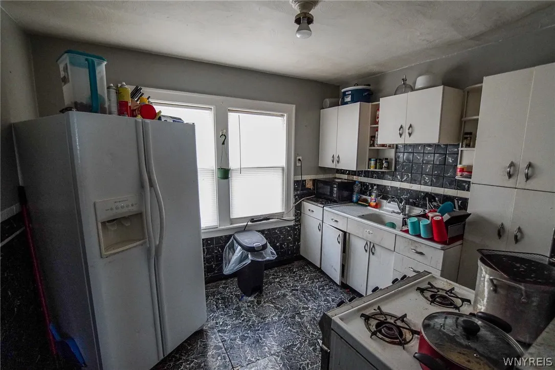 65 Sandrock Road, Buffalo, New York 14207, Buffalo, New York 14207, 6 Bedrooms Bedrooms, ,2 BathroomsBathrooms,Residential,Closed,65 Sandrock Road, Buffalo, New York 14207,0,B1534469