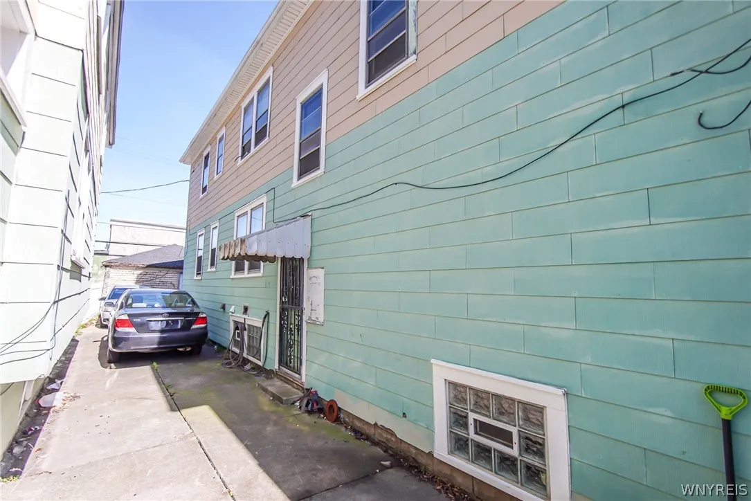 65 Sandrock Road, Buffalo, New York 14207, Buffalo, New York 14207, 6 Bedrooms Bedrooms, ,2 BathroomsBathrooms,Residential,Closed,65 Sandrock Road, Buffalo, New York 14207,0,B1534469