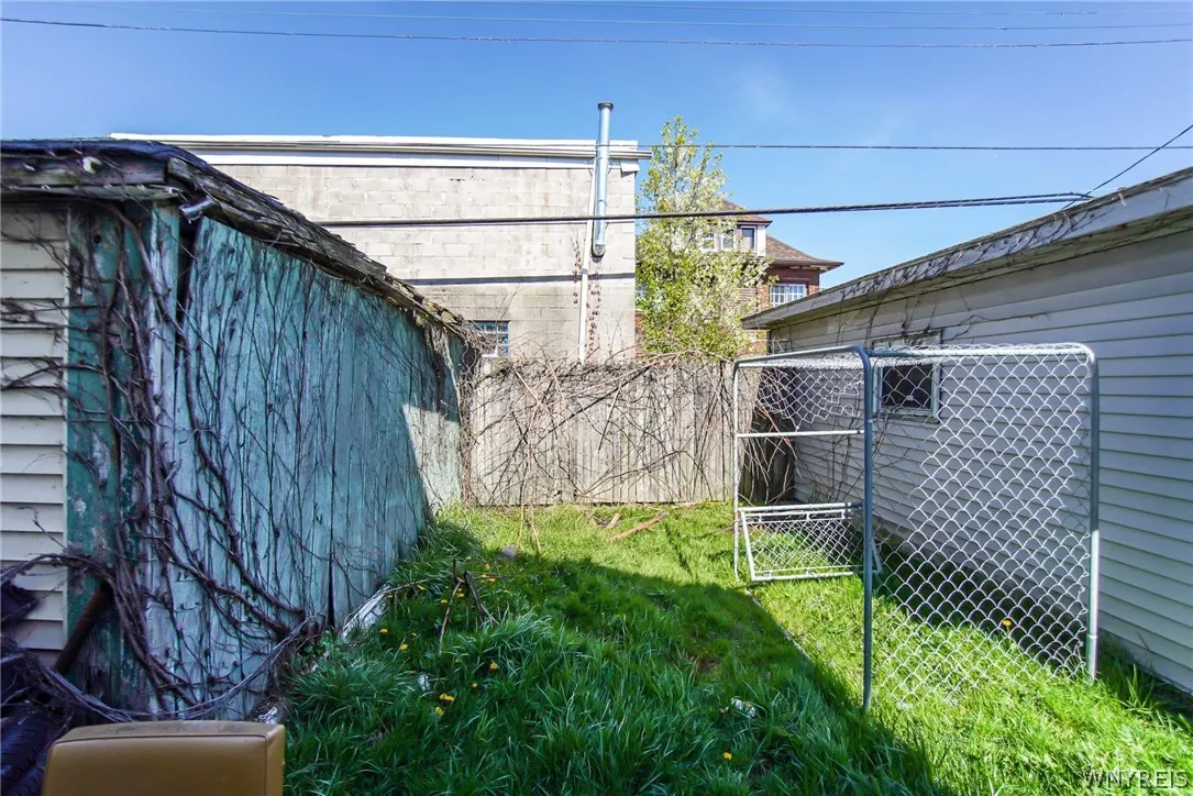 65 Sandrock Road, Buffalo, New York 14207, Buffalo, New York 14207, 6 Bedrooms Bedrooms, ,2 BathroomsBathrooms,Residential,Closed,65 Sandrock Road, Buffalo, New York 14207,0,B1534469