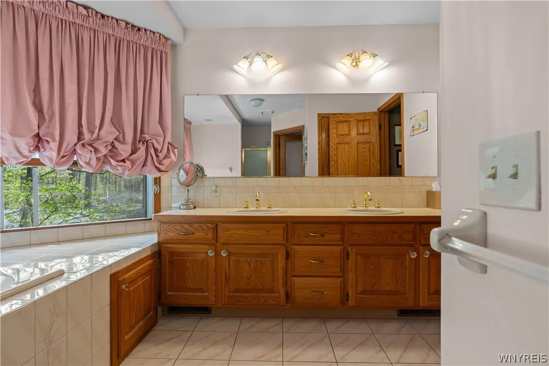 86 Old Orchard Lane, Orchard Park, New York 14127, Orchard Park, New York 14127, 4 Bedrooms Bedrooms, 9 Rooms Rooms,2 BathroomsBathrooms,Residential,Closed,86 Old Orchard Lane, Orchard Park, New York 14127,0,B1535766