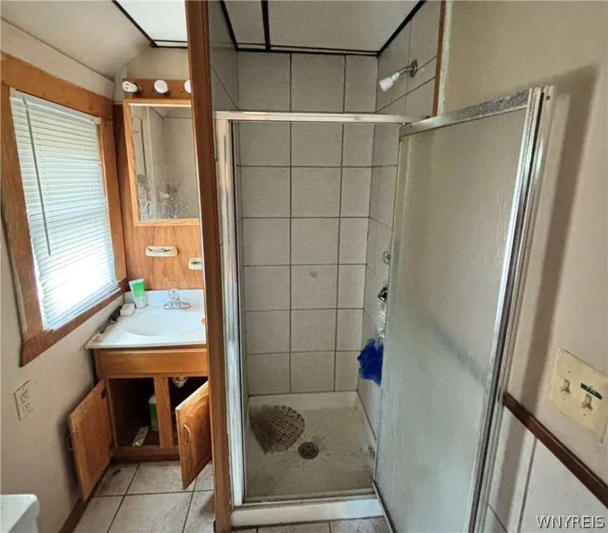 Front Unit - Bathroom
