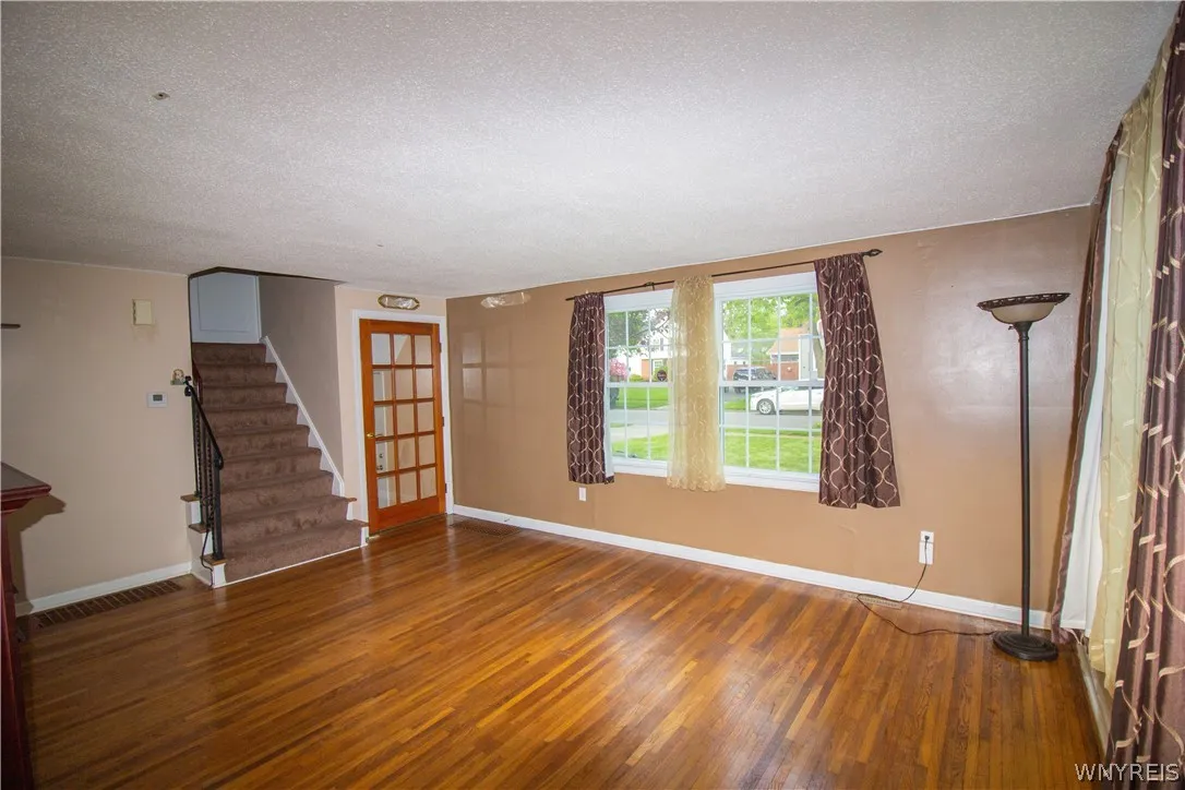 148 Kettering Drive, Tonawanda-town, New York 1422, Tonawanda, New York 14223, 3 Bedrooms Bedrooms, 6 Rooms Rooms,1 BathroomBathrooms,Residential,Closed,148 Kettering Drive, Tonawanda-town, New York 1422,0,B1537300