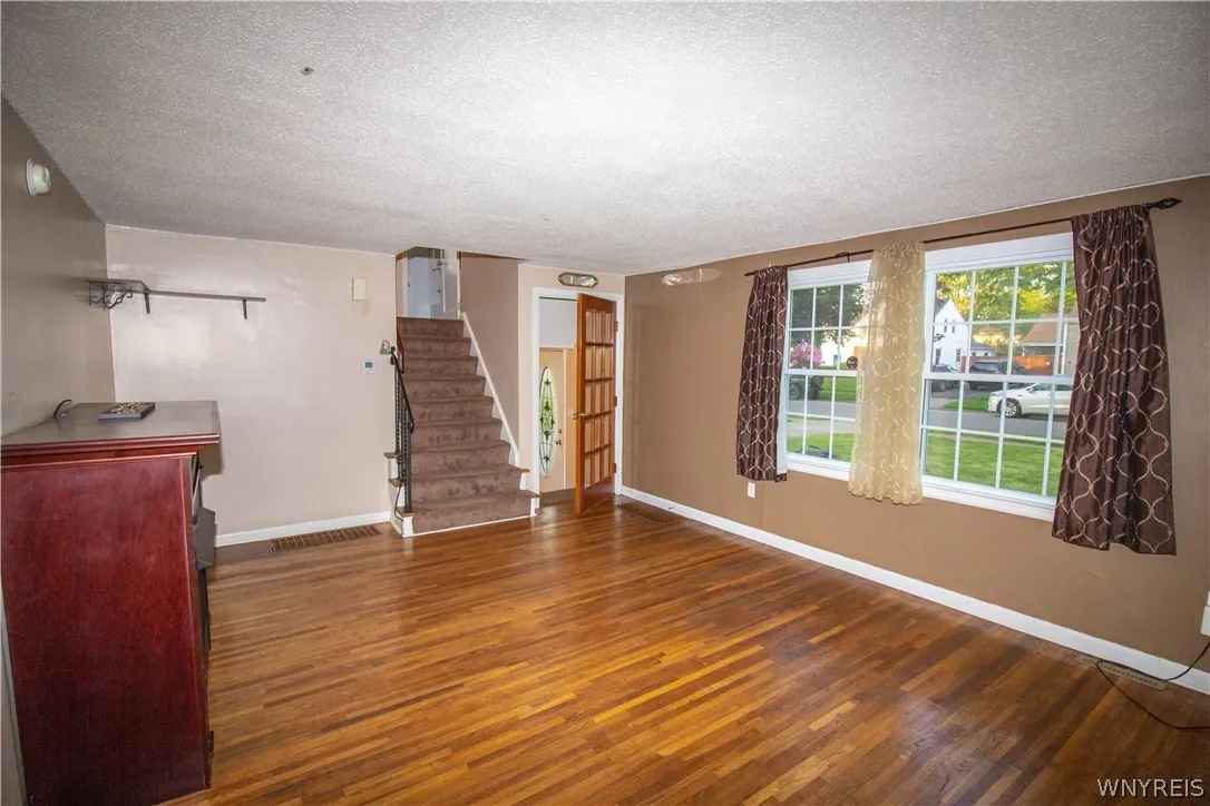 148 Kettering Drive, Tonawanda-town, New York 1422, Tonawanda, New York 14223, 3 Bedrooms Bedrooms, 6 Rooms Rooms,1 BathroomBathrooms,Residential,Closed,148 Kettering Drive, Tonawanda-town, New York 1422,0,B1537300