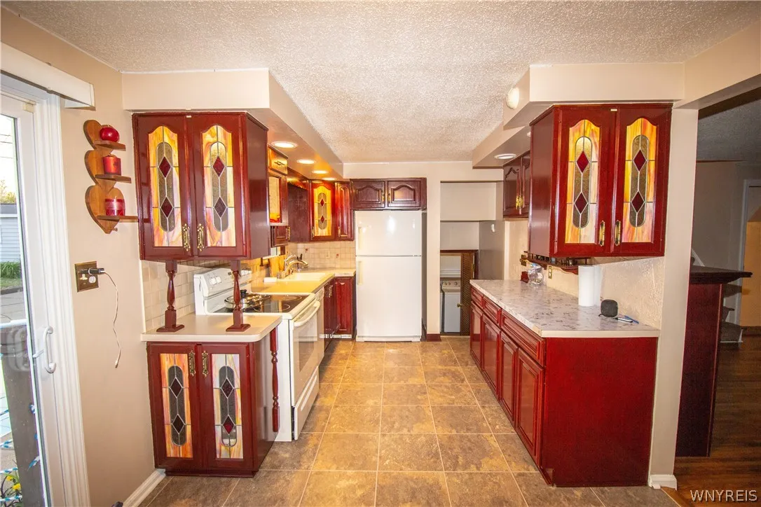 148 Kettering Drive, Tonawanda-town, New York 1422, Tonawanda, New York 14223, 3 Bedrooms Bedrooms, 6 Rooms Rooms,1 BathroomBathrooms,Residential,Closed,148 Kettering Drive, Tonawanda-town, New York 1422,0,B1537300