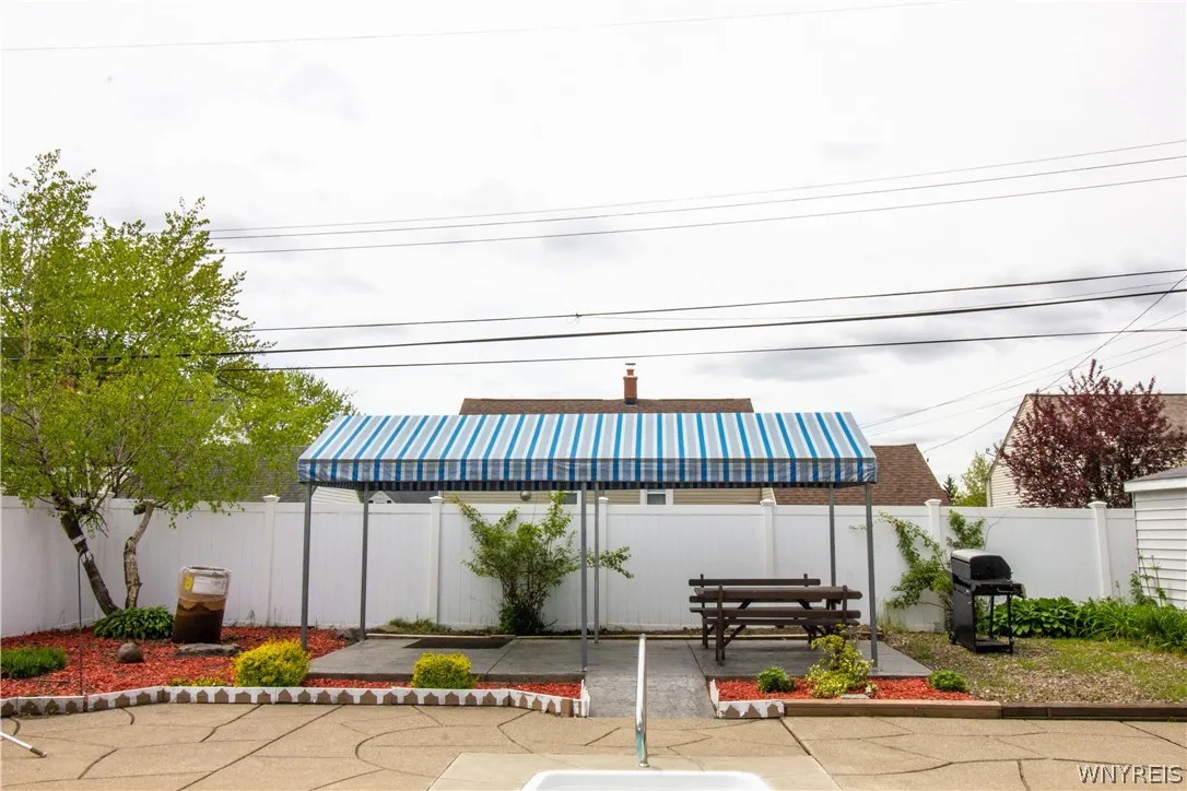 148 Kettering Drive, Tonawanda-town, New York 1422, Tonawanda, New York 14223, 3 Bedrooms Bedrooms, 6 Rooms Rooms,1 BathroomBathrooms,Residential,Closed,148 Kettering Drive, Tonawanda-town, New York 1422,0,B1537300