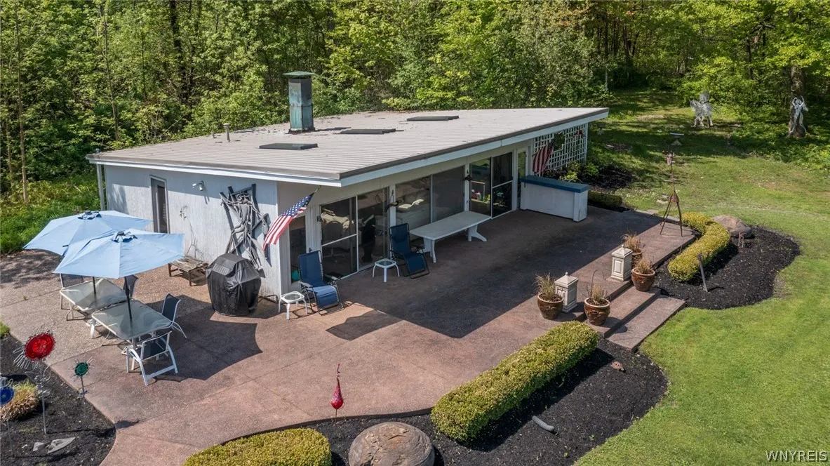 5401 Old Lake Shore Road, Hamburg, New York 14085, Hamburg, New York 14085, 5 Bedrooms Bedrooms, 12 Rooms Rooms,3 BathroomsBathrooms,Residential,Closed,5401 Old Lake Shore Road, Hamburg, New York 14085,0,B1538350