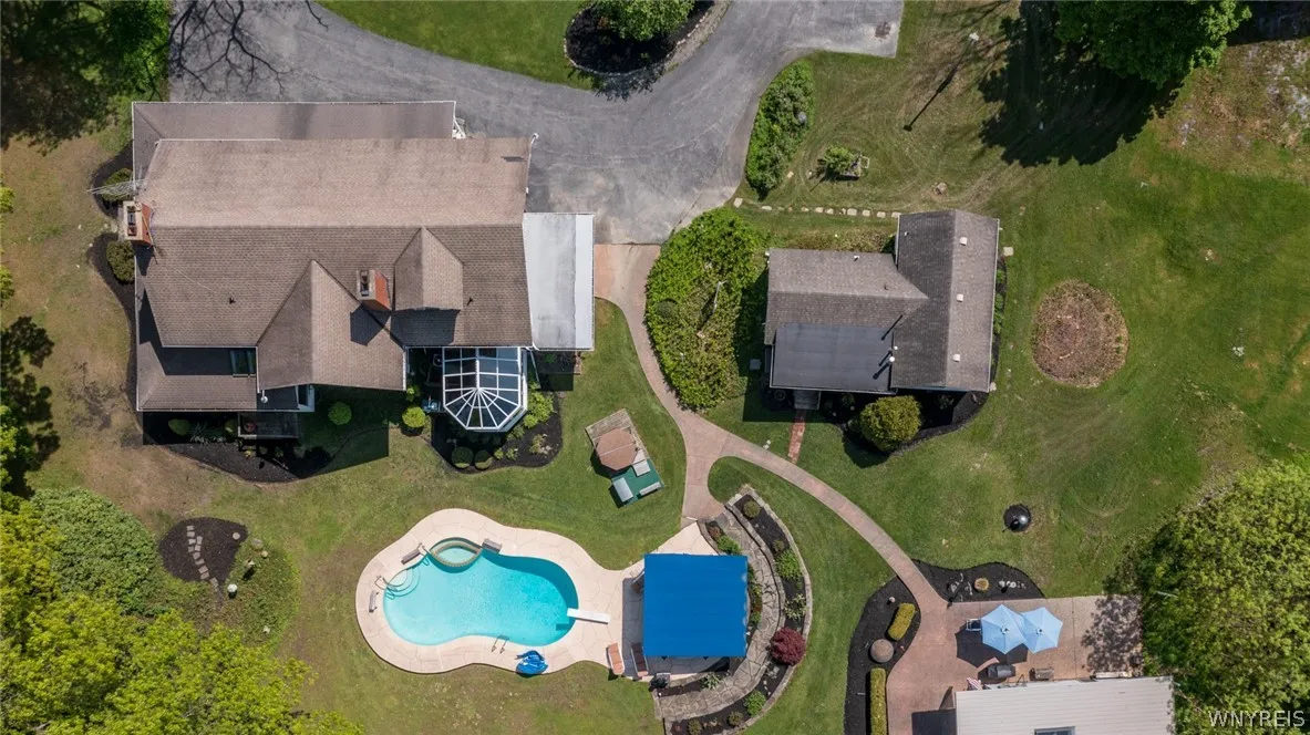 5401 Old Lake Shore Road, Hamburg, New York 14085, Hamburg, New York 14085, 5 Bedrooms Bedrooms, 12 Rooms Rooms,3 BathroomsBathrooms,Residential,Closed,5401 Old Lake Shore Road, Hamburg, New York 14085,0,B1538350