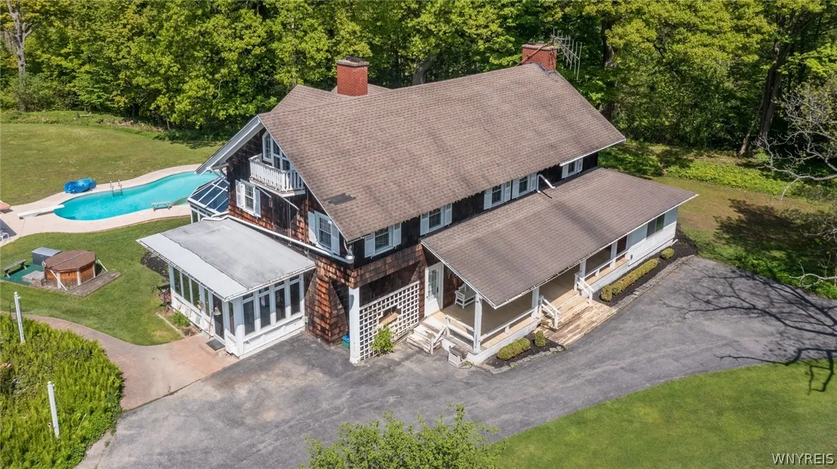 5401 Old Lake Shore Road, Hamburg, New York 14085, Hamburg, New York 14085, 5 Bedrooms Bedrooms, 12 Rooms Rooms,3 BathroomsBathrooms,Residential,Closed,5401 Old Lake Shore Road, Hamburg, New York 14085,0,B1538350