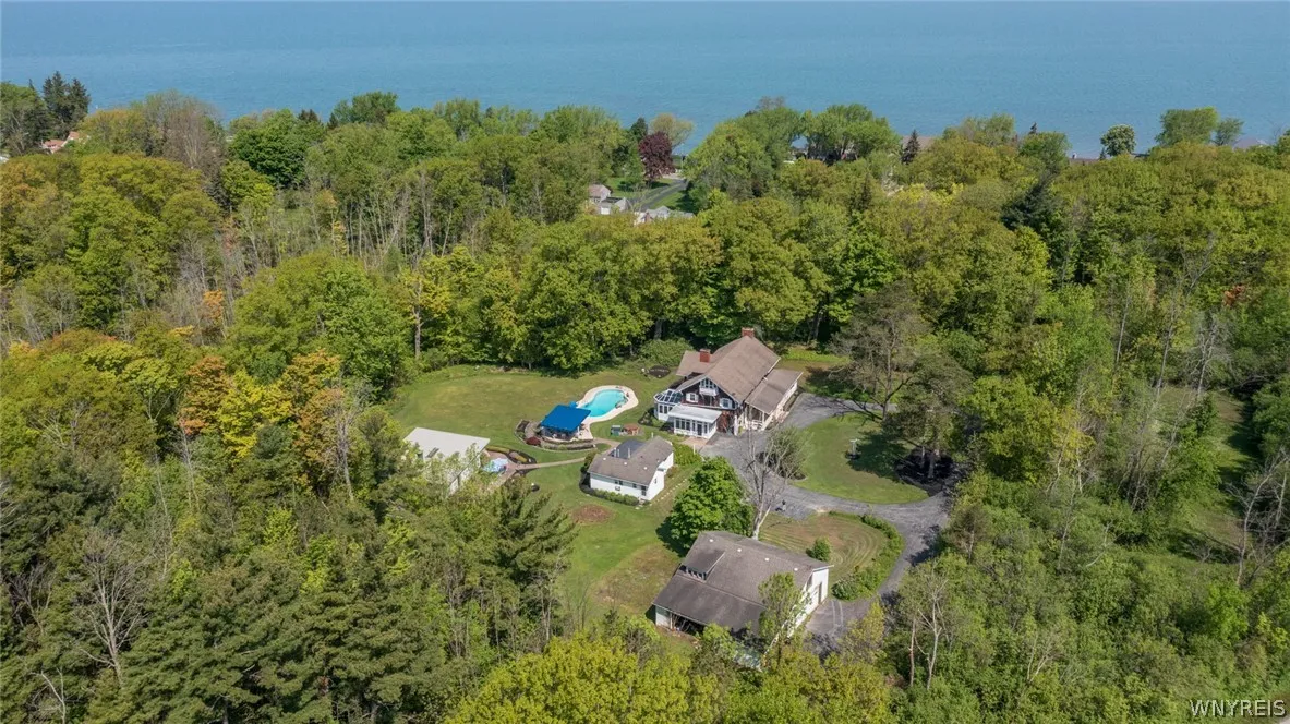 5401 Old Lake Shore Road, Hamburg, New York 14085, Hamburg, New York 14085, 5 Bedrooms Bedrooms, 12 Rooms Rooms,3 BathroomsBathrooms,Residential,Closed,5401 Old Lake Shore Road, Hamburg, New York 14085,0,B1538350