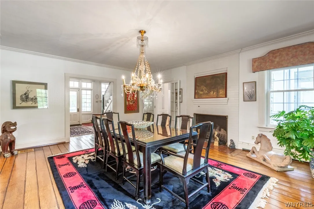 FORMAL DINING