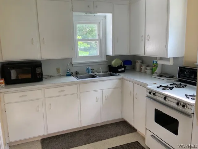 COTTAGE HOUSE KITCHEN