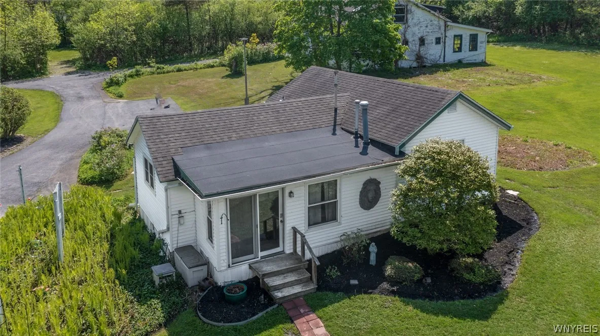 5401 Old Lake Shore Road, Hamburg, New York 14085, Hamburg, New York 14085, 5 Bedrooms Bedrooms, 12 Rooms Rooms,3 BathroomsBathrooms,Residential,Closed,5401 Old Lake Shore Road, Hamburg, New York 14085,0,B1538350