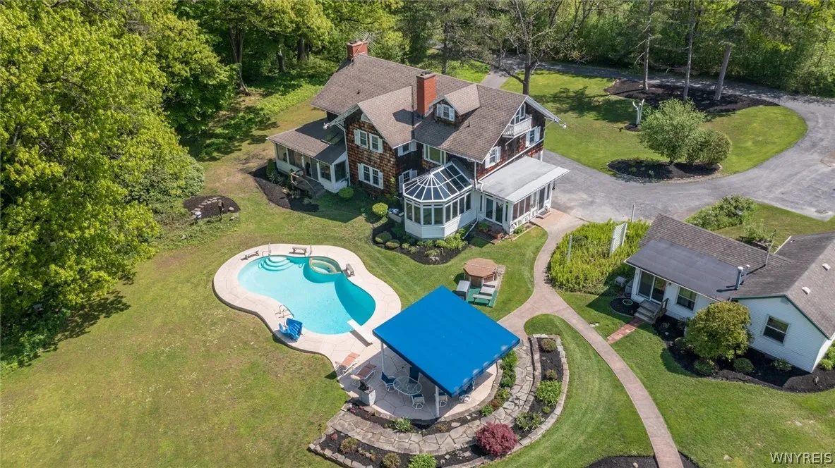 5401 Old Lake Shore Road, Hamburg, New York 14085, Hamburg, New York 14085, 5 Bedrooms Bedrooms, 12 Rooms Rooms,3 BathroomsBathrooms,Residential,Closed,5401 Old Lake Shore Road, Hamburg, New York 14085,0,B1538350