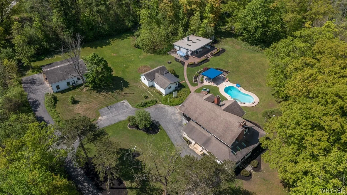5401 Old Lake Shore Road, Hamburg, New York 14085, Hamburg, New York 14085, 5 Bedrooms Bedrooms, 12 Rooms Rooms,3 BathroomsBathrooms,Residential,Closed,5401 Old Lake Shore Road, Hamburg, New York 14085,0,B1538350