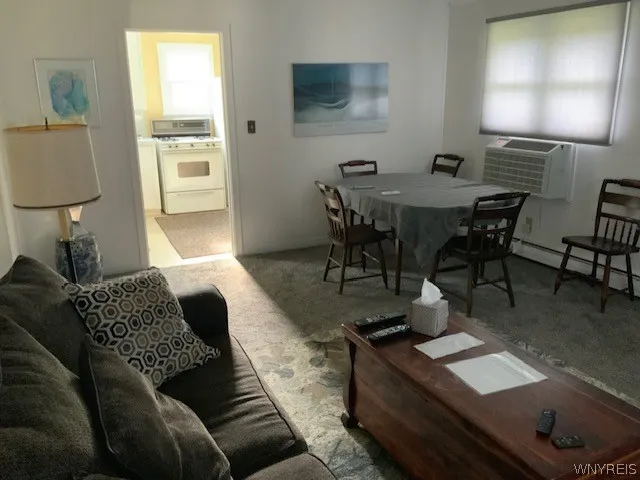 COTTAGE HOUSE LIVING ROOM