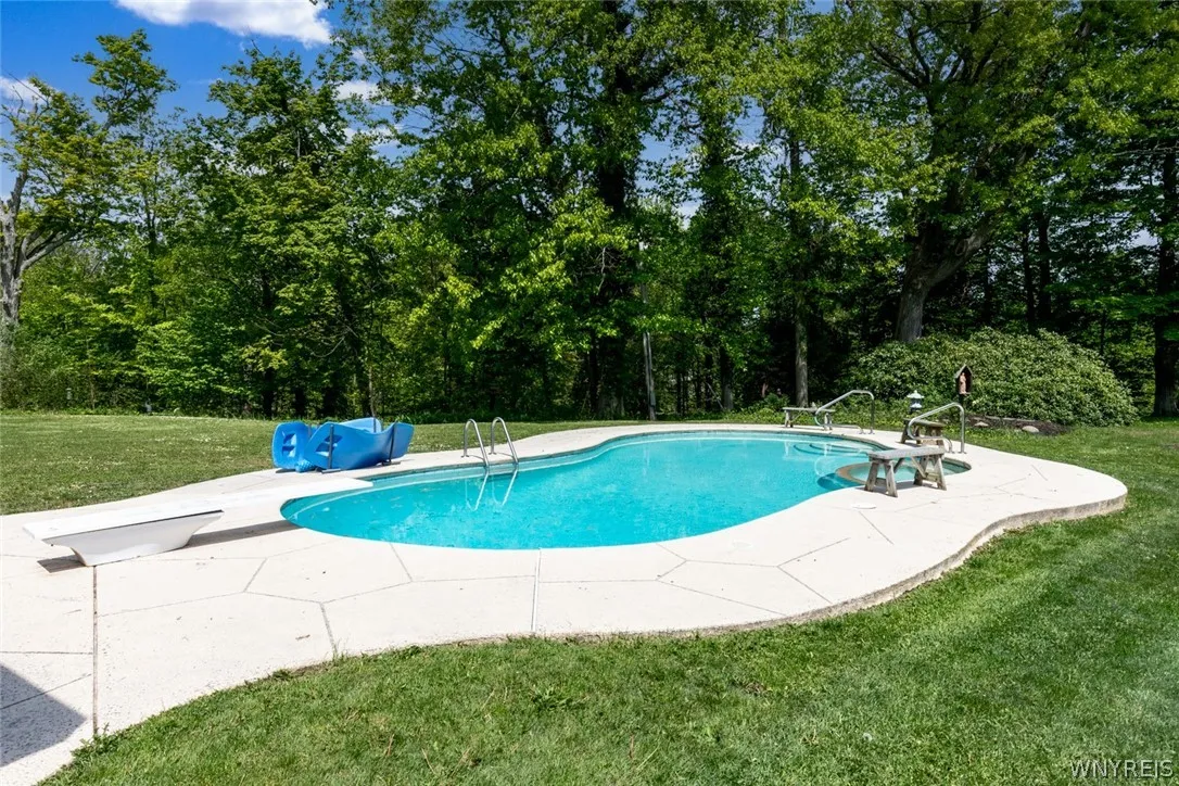 5401 Old Lake Shore Road, Hamburg, New York 14085, Hamburg, New York 14085, 5 Bedrooms Bedrooms, 12 Rooms Rooms,3 BathroomsBathrooms,Residential,Closed,5401 Old Lake Shore Road, Hamburg, New York 14085,0,B1538350