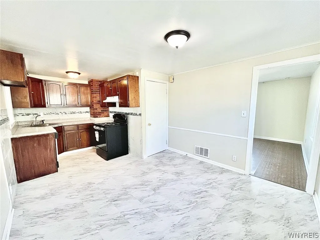 265 Harrison Avenue, Tonawanda-town, New York 1422, Tonawanda, New York 14223, 4 Bedrooms Bedrooms, 9 Rooms Rooms,2 BathroomsBathrooms,Residential,Closed,265 Harrison Avenue, Tonawanda-town, New York 1422,0,B1538906