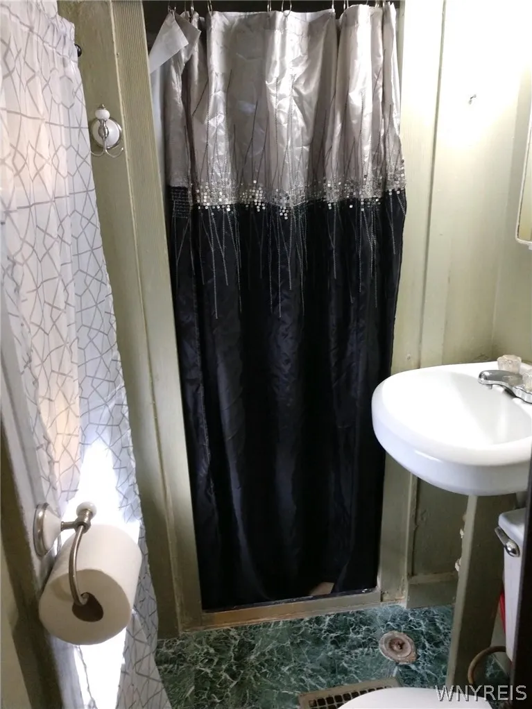 1510 Ashland Avenue, Niagara Falls, New York 14301, Niagara Falls, New York 14301, 6 Bedroom Bedrooms, ,3 BathroomBathrooms,Residential,For Sale,1510 Ashland Avenue, Niagara Falls, New York 14301,0,B1538985
