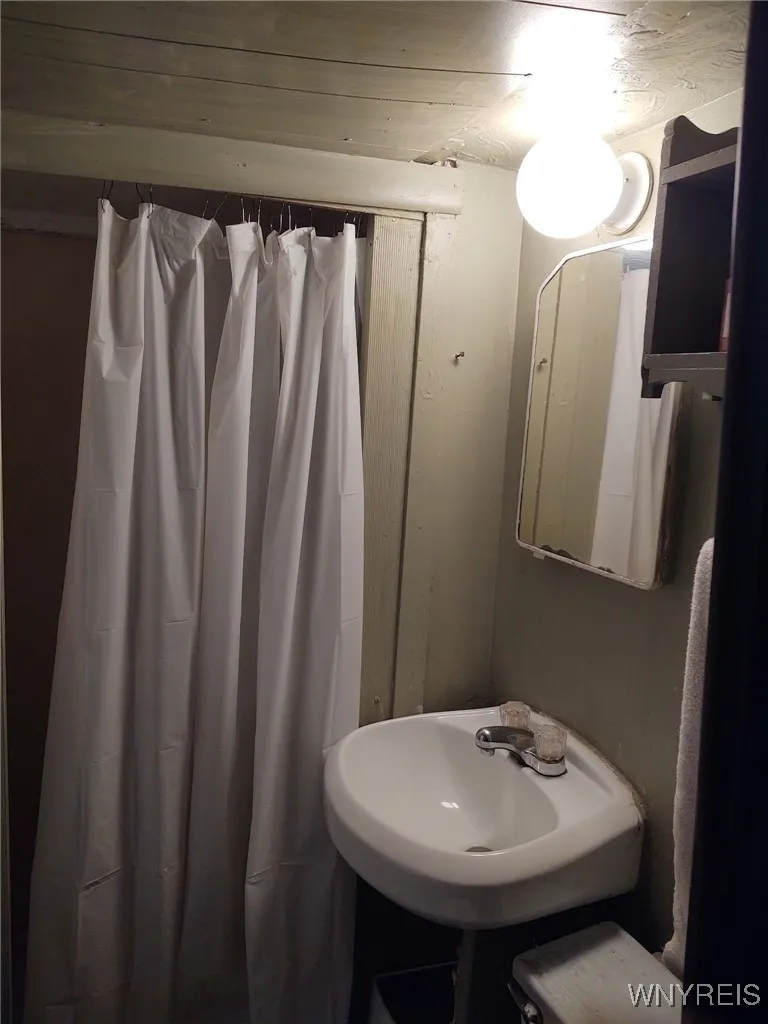 1510 Ashland Avenue, Niagara Falls, New York 14301, Niagara Falls, New York 14301, 6 Bedroom Bedrooms, ,3 BathroomBathrooms,Residential,For Sale,1510 Ashland Avenue, Niagara Falls, New York 14301,0,B1538985