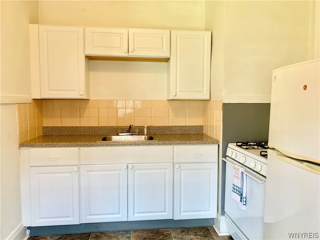 424 Skillen Street 13, Buffalo, New York 14207, Buffalo, New York 14207, 1 Bedroom Bedrooms, 5 Rooms Rooms,1 BathroomBathrooms,Residential Lease,Closed,424 Skillen Street 13, Buffalo, New York 14207,0,B1539553