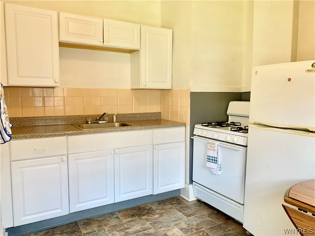 424 Skillen Street 13, Buffalo, New York 14207, Buffalo, New York 14207, 1 Bedroom Bedrooms, 5 Rooms Rooms,1 BathroomBathrooms,Residential Lease,Closed,424 Skillen Street 13, Buffalo, New York 14207,0,B1539553