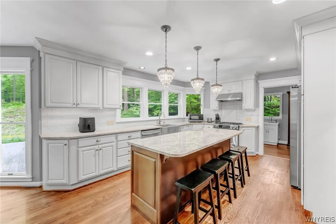 105 Knob Hill Road, Orchard Park, New York 14127, Orchard Park, New York 14127, 5 Bedrooms Bedrooms, 14 Rooms Rooms,4 BathroomsBathrooms,Residential,Closed,105 Knob Hill Road, Orchard Park, New York 14127,0,B1539730