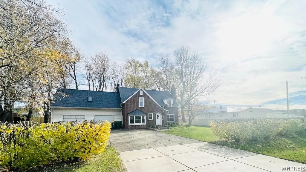 4695 Lake Shore Road, Hamburg, New York 14075, Hamburg, New York 14075, 5 Bedrooms Bedrooms, 9 Rooms Rooms,1 BathroomBathrooms,Residential,Closed,4695 Lake Shore Road, Hamburg, New York 14075,0,B1539769