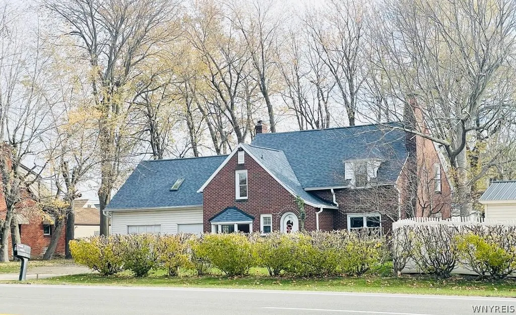 4695 Lake Shore Road, Hamburg, New York 14075, Hamburg, New York 14075, 5 Bedrooms Bedrooms, 9 Rooms Rooms,1 BathroomBathrooms,Residential,Closed,4695 Lake Shore Road, Hamburg, New York 14075,0,B1539769