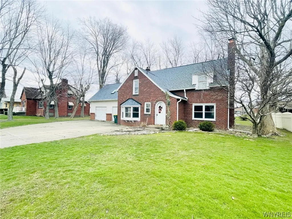 4695 Lake Shore Road, Hamburg, New York 14075, Hamburg, New York 14075, 5 Bedrooms Bedrooms, 9 Rooms Rooms,1 BathroomBathrooms,Residential,Closed,4695 Lake Shore Road, Hamburg, New York 14075,0,B1539769