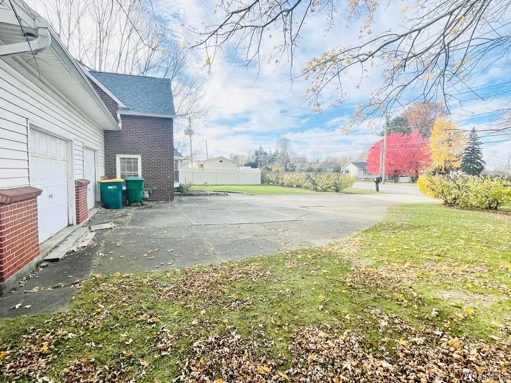 4695 Lake Shore Road, Hamburg, New York 14075, Hamburg, New York 14075, 5 Bedrooms Bedrooms, 9 Rooms Rooms,1 BathroomBathrooms,Residential,Closed,4695 Lake Shore Road, Hamburg, New York 14075,0,B1539769