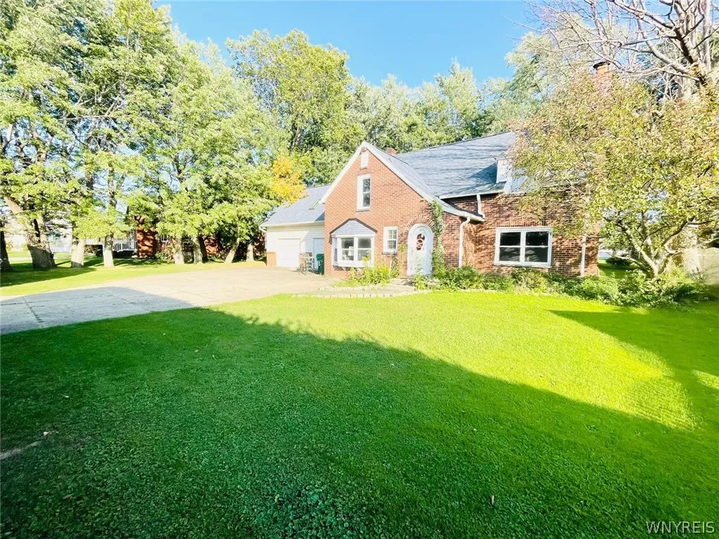 4695 Lake Shore Road, Hamburg, New York 14075, Hamburg, New York 14075, 5 Bedrooms Bedrooms, 9 Rooms Rooms,1 BathroomBathrooms,Residential,Closed,4695 Lake Shore Road, Hamburg, New York 14075,0,B1539769