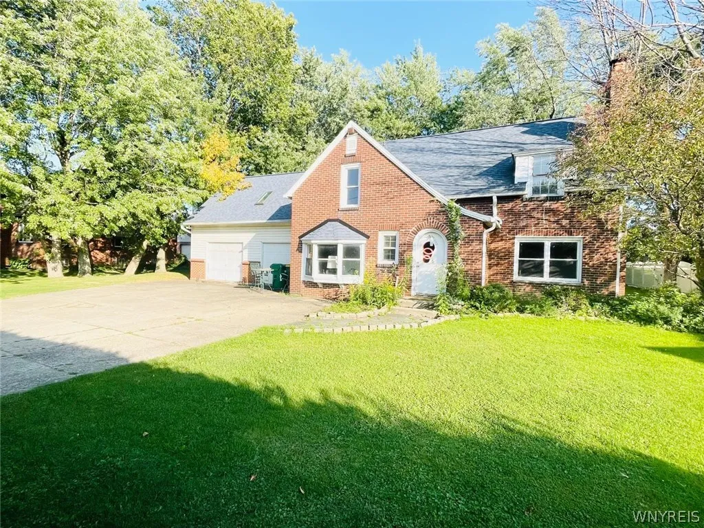 4695 Lake Shore Road, Hamburg, New York 14075, Hamburg, New York 14075, 5 Bedrooms Bedrooms, 9 Rooms Rooms,1 BathroomBathrooms,Residential,Closed,4695 Lake Shore Road, Hamburg, New York 14075,0,B1539769