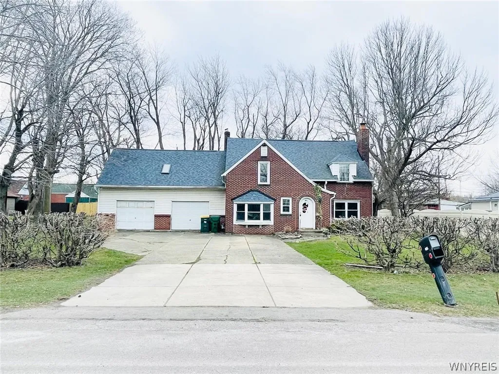 4695 Lake Shore Road, Hamburg, New York 14075, Hamburg, New York 14075, 5 Bedrooms Bedrooms, 9 Rooms Rooms,1 BathroomBathrooms,Residential,Closed,4695 Lake Shore Road, Hamburg, New York 14075,0,B1539769