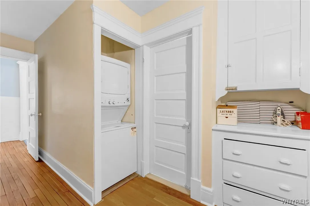 61 Manchester Place, Buffalo, New York 14213, Buffalo, New York 14213, 6 Bedrooms Bedrooms, ,2 BathroomsBathrooms,Residential,Closed,61 Manchester Place, Buffalo, New York 14213,0,B1540601